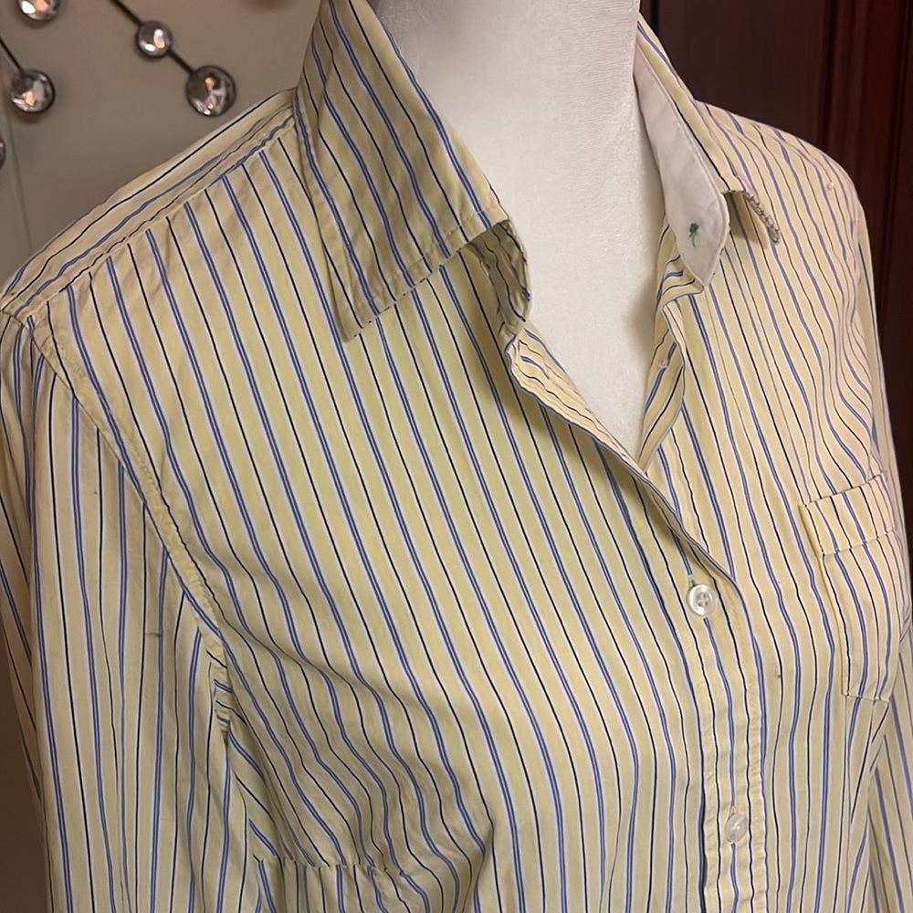 💜Express button down blouse.💜